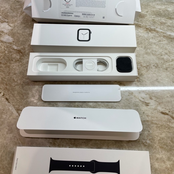 Apple Watch Series 4 Space Gray Aluminum Case 44mm (GPS+Cellular) - Picture 2 of 7